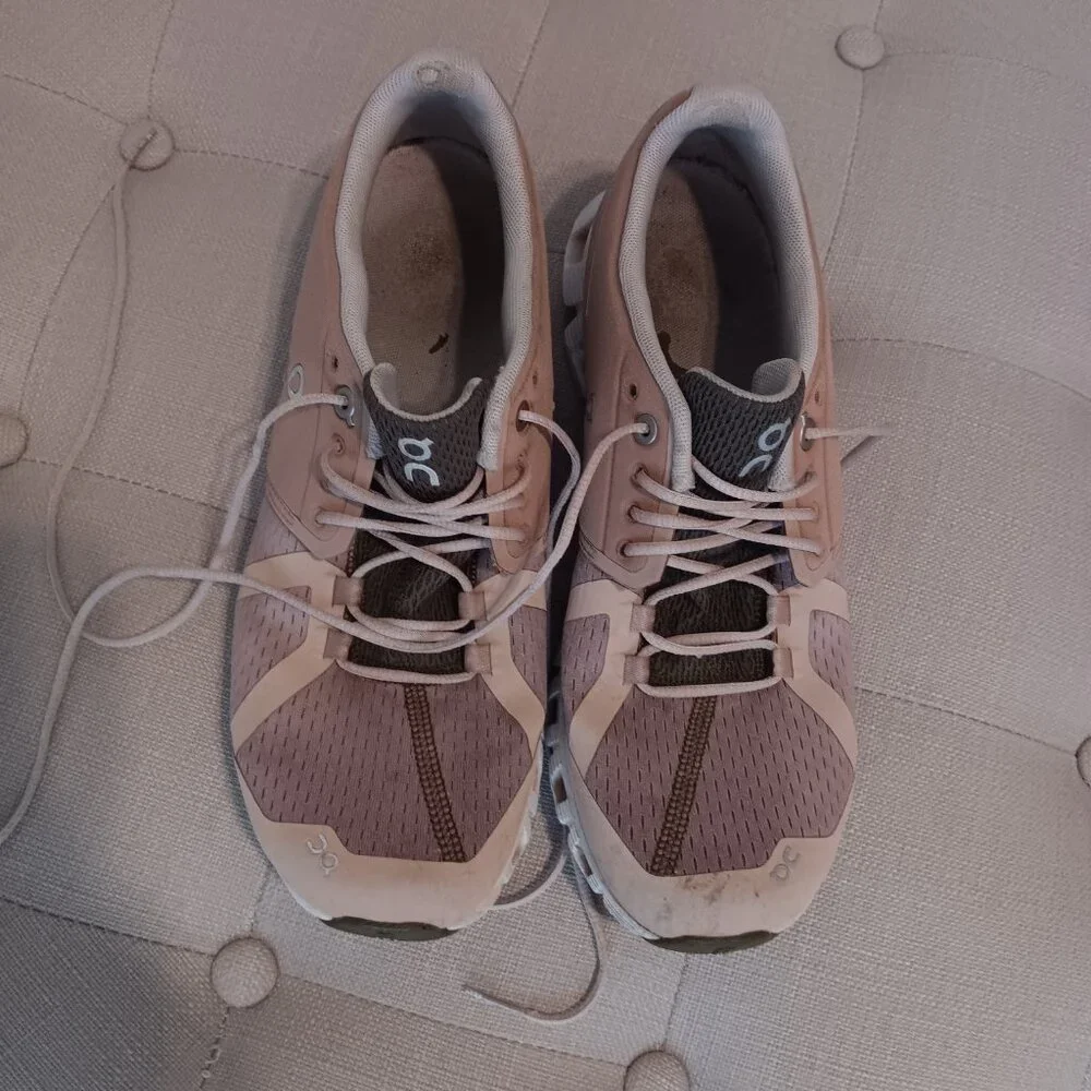 On Cloud 5 womans size 9 Rosebrown / Fog running shoes - Picture 3 of 8